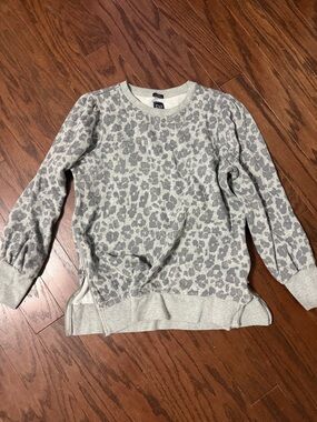 GAP Maternity Light Gray Leopard Print Crewneck Sweater Large